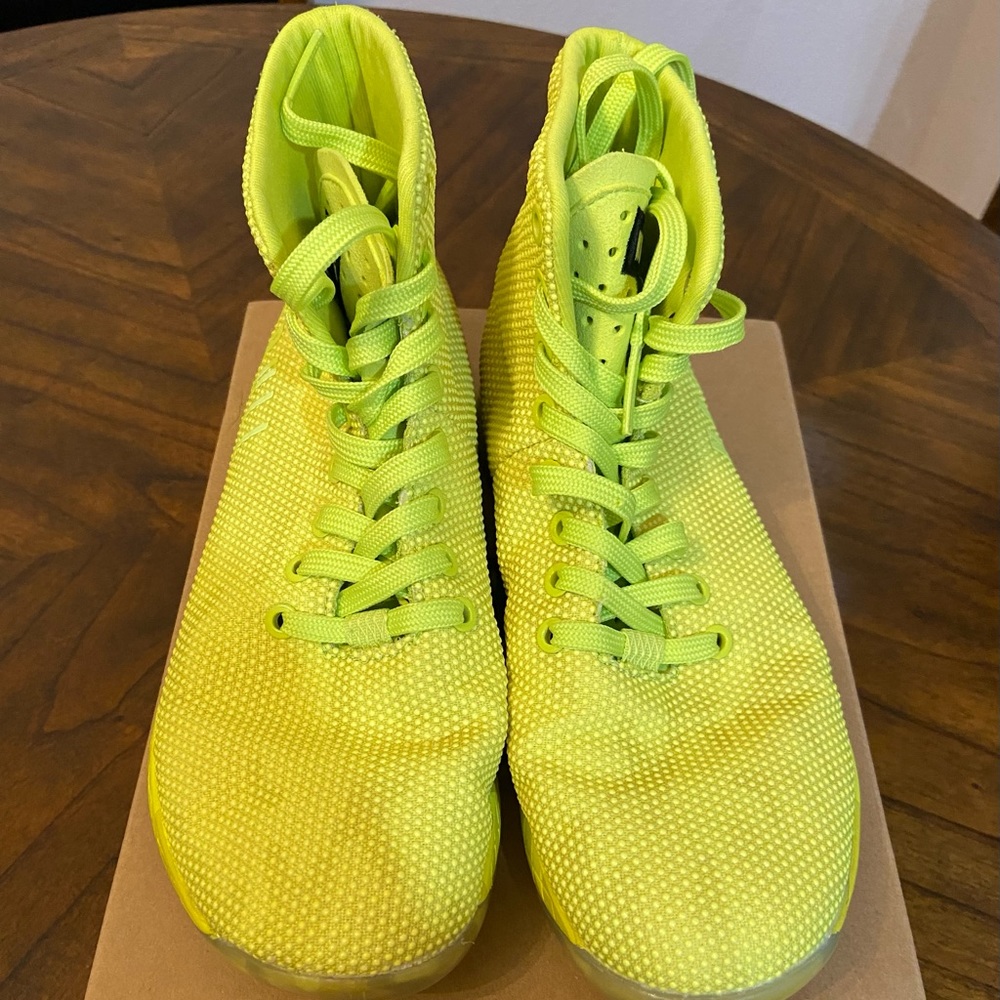 NoBull high top training shoe, neon green in color, size 9 in woman and 7.5 men